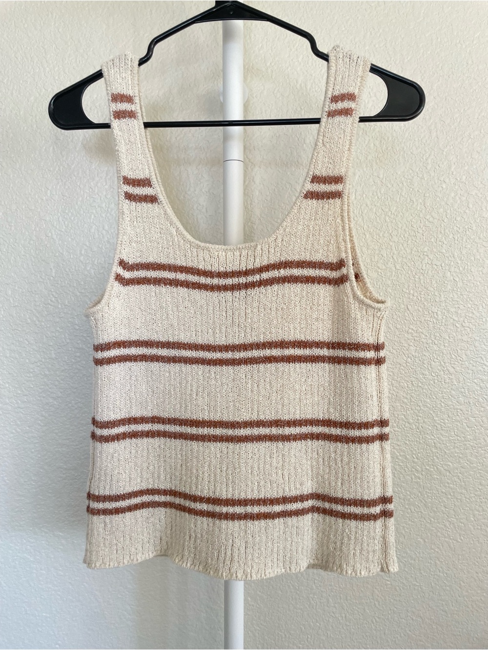 The General Good Ribbed Button Front Tank Medium - Picture 5 of 5
